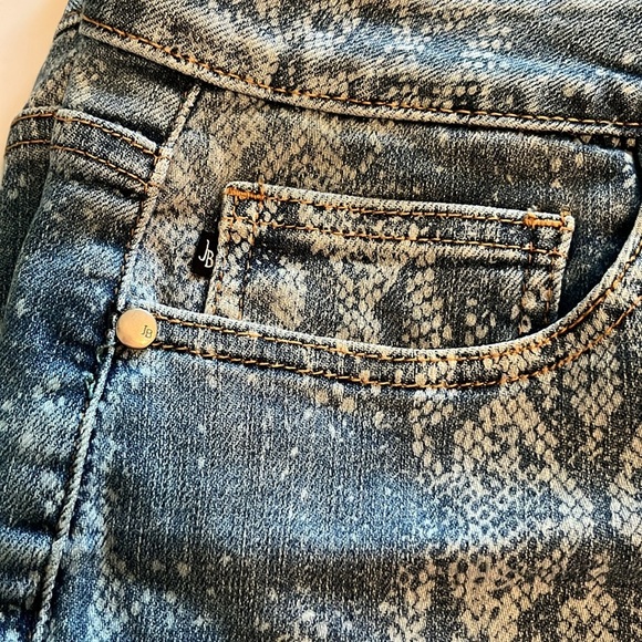 Judy Blue Cut Off High Rise Shorts Size 1XL - Picture 13 of 16